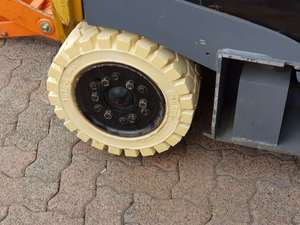 Pneumatici Solidi per Carrelli Elevatori 16x6-8 18x7-8 a Bassa Rumorosità, Resistenti Pneumatici Industriali per Carrelli Elevatori - Product Image 4