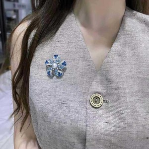 Broche de Flor de Pecho Blanco Australiano de Alta Calidad, Popular en Transmisiones en Vivo, Microincrustaciones de Circonita, Perla Azul, Nuevo Accesorio de Moda - Product Image 4