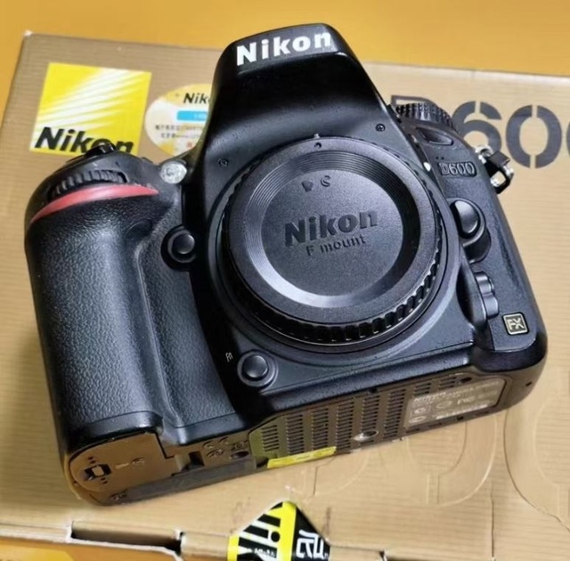 Original Used Full Frame Digital Camera D600 90% New 24MP F Mount Camera