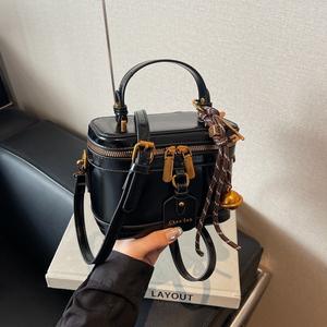 Nuevo Bolso de Mano de Lujo para Mujer, Versátil, Pequeño, con Estilo, de Hombro y Cruzado, de PVC con Cremallera, Forma de Cubo - Product Image 3