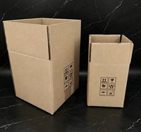Boîtes d'expédition petites et moyennes en carton brun, matériaux recyclés, pelliculage mat, revêtement UV, gaufrage