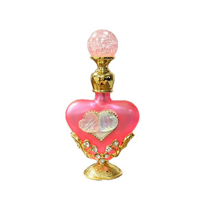 Botella de perfume de vidrio de color rosa romántico en forma de corazón con base dorada y tapón de cristal. - Product Image 1
