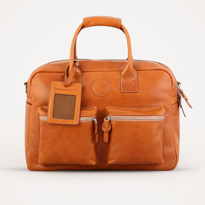 Sacs à dos et porte-documents en cuir véritable à 100 %, avec fermeture éclair et grande capacité, pour le travail, portés à l'épaule, en provenance du Bangladesh - Product Image 1