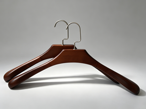 Cintre en bois de hêtre avec <span class=keywords><strong>crochet</strong></span> en acier inoxydable - Logo personnalisé, certifié FSC, vente en gros - Product Image 2
