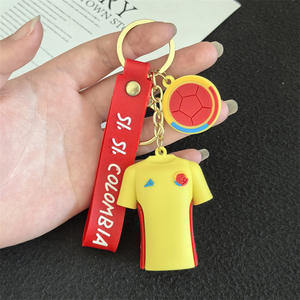 Porte-clés en silicone souple en forme de ballon de football et maillot de foot, avec badge d'équipe de la Coupe du Monde 2026, pour clés de voiture, sans BPA, cadeau pour les fans de football - Product Image 3