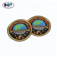 Logo de marque métallique doré personnalisé, brodées, 100% pièces, patchs de bras pour uniformes