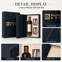 Coffret cadeau de whisky haut de gamme avec logo personnalisé, emballage en carton rigide pour bouteilles et verres, motif en feuille d'or