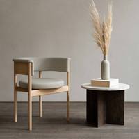 Chaise de salle à manger en bois style nordique, mobilier individuel adapté pour restaurant, hôtel, maison d'hôtes, espace de restauration intérieur, décoration