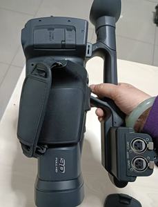 Gebrauchte Panasonic HDC-Z10000GK Professionelle Handheld 2D 3D Full HD Camcorder mit Dual-Objektiv und 12-fachem optischem Zoom Videokamera Versandbereit - Product Image 3