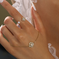 Bijoux en acier inoxydable plaqué or 18 carats avec perles et zircone cubique pour femmes, bracelet à anneaux entrelacés, vente en gros OEM