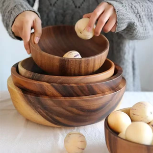 Ensemble de bols en bois classiques Dericsson pour cadeaux, bol à salade de fruits personnalisable avec différentes tailles et options de logo - Product Image 1