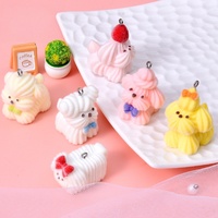 Populaire design schattige gevlokte puppy hars hanger gevlokte dieren hars mallen gevlokte 3d crème hond hars bedels voor decoratie