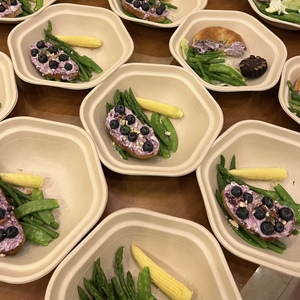 Contenant alimentaire jetable écologique et biodégradable en pulpe de bagasse, bol à salade hexagonal avec couvercle - Product Image 1