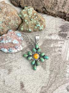 จี้เงินแท้ทำมือประดับด้วยพลอยคิงแมนเทอร์ควอยซ์รูปผึ้ง - Product Image 3