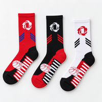Chaussettes de sport personnalisées rouge et noir, motif de basket-ball, logo personnalisé, personnalisation des couleurs et design de style d'équipe