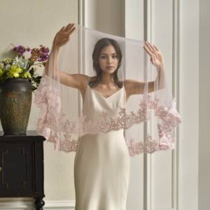 YouLaPan <span class=keywords><strong>Voile</strong></span> de mariée luxueux en maille transparente monocouche avec bordure en dentelle de haute qualité, peigne à cheveux non inclus M115 - Product Image 1