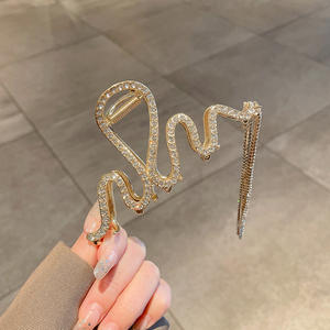 Holesale-diamantes de imitación coreanos, garra de pelo dorado de cristal con cadena de borla, clip de garra de cristal de metal - Product Image 4