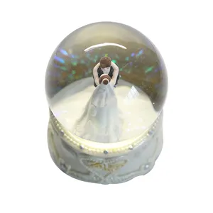 Globe d'eau danse Couple musique cloche ballon d'eau cristal boule boîte résine fait à la main comme cadeaux de mariage Saint valentin