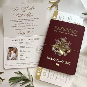 Ensemble d'invitations de mariage style passeport avec carte d'embarquement, décalcomanie avion dorée, noms personnalisés, cartes d'invitation pour mariage à destination - Product Image 4