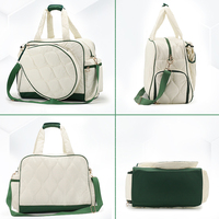 Sac fourre-tout de tennis en coton bouffant de nylon matelassé blanc de luxe pour femmes avec logo personnalisé de padel pour sac de raquette de pickleball de gymnastique en plein air