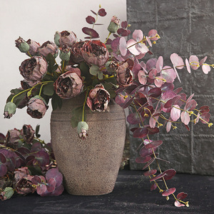 Arrangement floral artificiel Yihua Floral Art à deux branches, en eucalyptus et fleurs séchées en soie, pour la décoration du salon et de la chambre. - Product Image 3