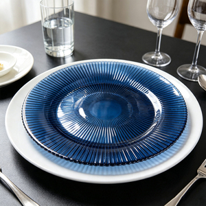 Assiette à dîner en verre coloré à motif soleil radial, 13 pouces, sans plomb, vaisselle décorative pour hôtel, restaurant, mariage, couleurs personnalisées en gros - Product Image 1
