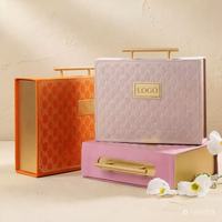 Coffret Cadeau Crème Visage Haut de Gamme Personnalisé, Écologique, Recyclable, Biodégradable, avec Poignée Dorée Gaufrée, Doublure Éponge et Fermeture Magnétique