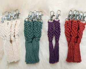 พวงกุญแจมาคราเม่ทำมืออย่างสวยงาม - Product Image 1