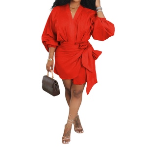 เดรสแฟชั่นผู้หญิงแบบลำลอง สีพื้น แต่งผ้าแบบแพทช์เวิร์ค จับจีบ สายเดี่ยว คอวี ผูกเอว - Product Image 3