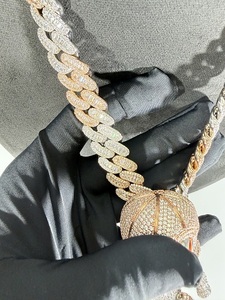 Collana Trendy Hip Hop con Grande Ciondolo a Croce d'Angelo in Ottone Placcato Argento con Ali e Zirconi 5A Iced Out, con Catena Tennis - Product Image 3