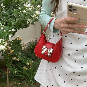 Mini sac à main 7 pouces rouge avec boucle magnétique, sac bandoulière pour femme, usage quotidien - Product Image 1