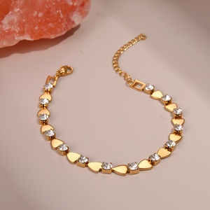 Bracciale KITI con <span class=keywords><strong>Charm</strong></span> a Cuore in Zirconi Lucidi, Placcato in Oro 18K PVD, in Acciaio Inossidabile per Donne, Gioielli Resistenti all'Ossidazione - Product Image 4