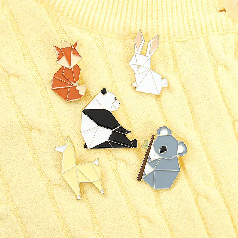 Stock Wholesale Japanese system simple cute fox mouse Panda rabbit zinc alloy brooch badge pin