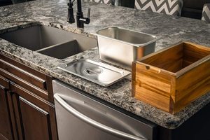 Houselin 1.6 Gal ถังปุ๋ยหมักโลหะ,เคาน์เตอร์ไม้ไผ่อะคาเซียทำจากสแตนเลสสำหรับห้องครัวพร้อมฝาปิด - Product Image 4