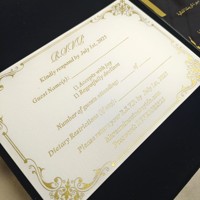 Ensemble d'invitations de mariage personnalisées en papier couché haut de gamme, style européen, estampage à chaud, logo personnalisé, finition velours noir, taille personnalisée