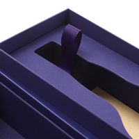 Caja de regalo de licor de cartón de arte duradero para cartón mate rígido rojo champán con esponja para vino Vodka Fine Spirits