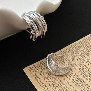 Pendientes de Línea Curva de Plata de Ley S925 con Diseño Vintage, Pendientes de Flores Clásicos de Moda, Joyería de Cobre de Lujo al por Mayor - Product Image 5