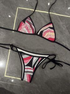 Completo Bikini Sexy da Donna 3 Pezzi con Dettaglio in Vita, Scollo a V, in Spandex/Poliestere, Abbigliamento da Spiaggia di Lusso con Grandi Sciarpe - Collezione Estiva 2026 - Product Image 4