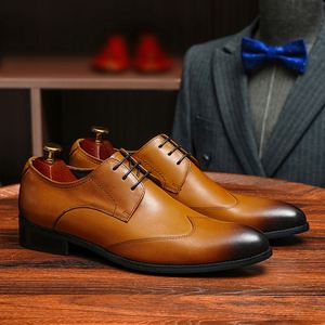 Chaussures habillées décontractées pour hommes en cuir véritable, style tendance 2026, gravées, respirantes - Product Image 1