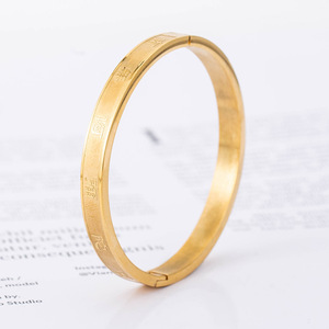 กำไลข้อมือมนต์พระอมิตาภพ ชุบทอง 18K ไทเทเนียมสตีล ดีไซน์เรียบง่าย ของขวัญเครื่องประดับ - Product Image 4