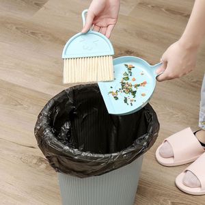 Juego de recogedor y cepillo pequeños con diseño de cara linda, mini escoba portátil para escritorio, mostrador, eliminación de pelo de mascotas y migas - Product Image 1