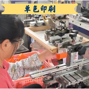 Bracelet en silicone de football, bracelet en caoutchouc imprimé Coupe du Monde, design géométrique, logo personnalisé, vente directe d'usine pour hommes et femmes - Product Image 4