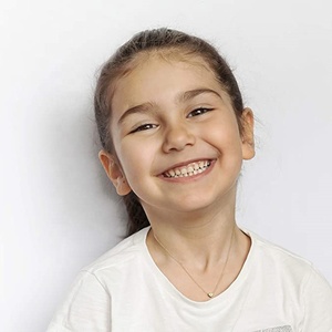 Collana Minimalista con Ciondolo Iniziale a Forma di Cuore in Acciaio Inossidabile Placcato <span class=keywords><strong>Oro</strong></span> 18K per Bambini - Product Image 4