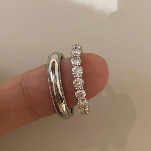Bague de fiançailles en argent pur S925 pour homme et femme, polyvalente, romantique, avec un motif de diamants en cercle complet, design simple et élégant - Product Image 1