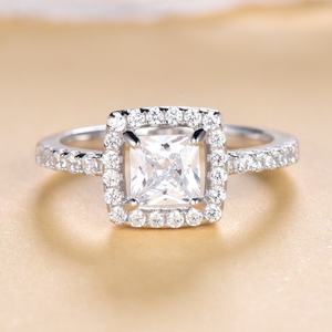 แหวนแต่งงาน/หมั้นทรงเจ้าหญิง ประดับเพชรคิวบิกเซอร์โคเนียทรงกลม ดีไซน์เรียบหรู รุ่นซันสตาร์ TL-402 ทำจากเงินแท้ 925 - Product Image 3