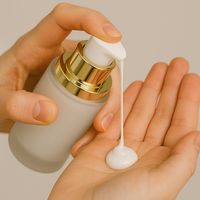 Luxuriöse Maßgefertigte Einzigartige Goldene Runde Kugelförmige Deckel 100ml Mattierte Klare Glas-Pumpflaschen für Serum Creme Kosmetik Ätherisches Öl