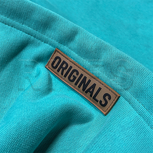 Fabricant de vêtements vierges en molleton de coton lourd avec logo personnalisé Fabricants de sweatshirts à capuche essentiels pour hommes pullover avec poche - Product Image 3