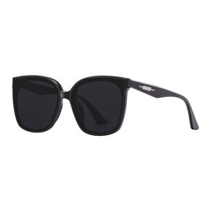 แว่นกันแดด Gm Unisex Pc Frame Uv400 Polarized Type 3 แว่นกันแดดกรอบสีดำเลนส์สีดำดีไซน์ทันสมัย - Product Image 3