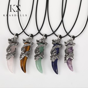 Collier en cristal en forme <span class=keywords><strong>de</strong></span> dent <span class=keywords><strong>de</strong></span> <span class=keywords><strong>loup</strong></span> Bijoux naturels en argent Pendentif améthyste enveloppé <span class=keywords><strong>de</strong></span> dragon Cadeau Pierre hexagonale <span class=keywords><strong>de</strong></span> guérison - Product Image 2