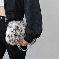 Nouvel Arrivage Transfrontalier Europe Amérique Japon Corée du Sud : Chaîne d'épaule en peluche style streetwear motif léopard pour sac de soirée